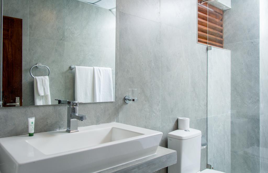 Sapphire Seas Beachfront Hotel Hikkaduwa Ruang foto