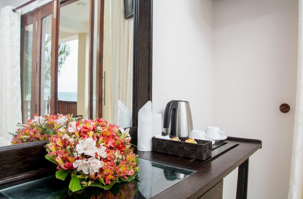 Sapphire Seas Beachfront Hotel Hikkaduwa Bagian luar foto