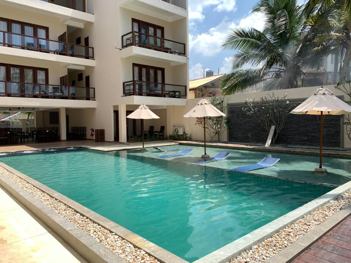 Sapphire Seas Beachfront Hotel Hikkaduwa Bagian luar foto